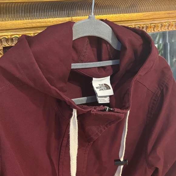 The North Face Burgundy Shipler jacket - Picture 3 of 10
